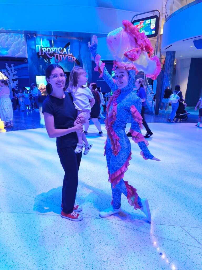 ugc creator atlanta diana y leilah visiting altlanta aquarium